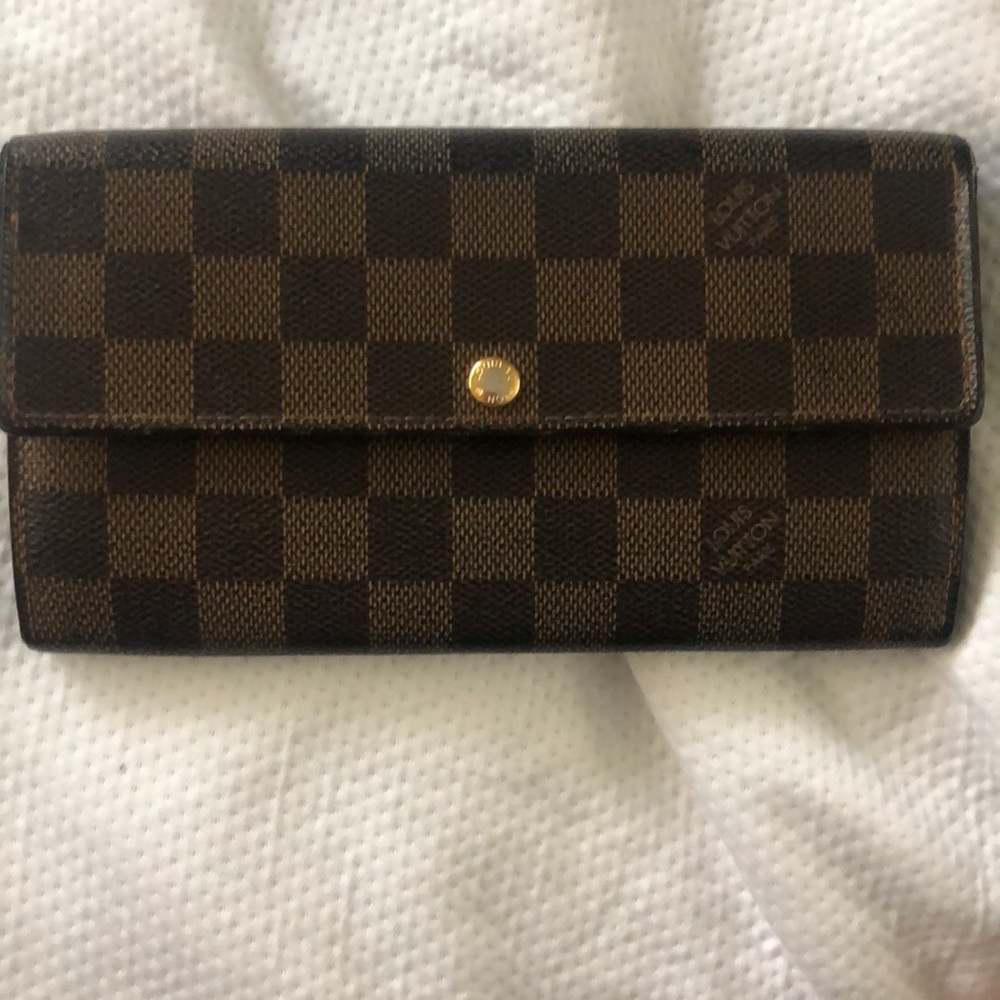 SOLD Authentic LouisVuitton damier ebene Wallet